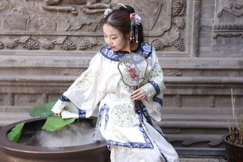 认真的雪的第一张照片--阳曲闪婚服务中心